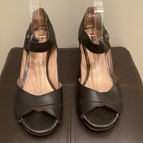 Pikolinos Black Stacked Heel Peep Toe Shoes - Picture 2 of 14
